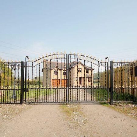 Milnholm Manor Apartment Фолкърк Екстериор снимка